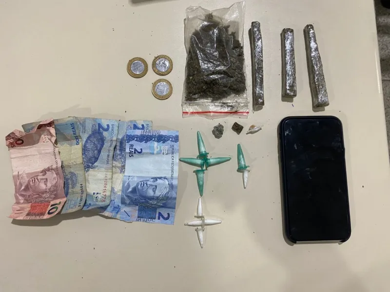 Polícia Militar apreende drogas e prende suspeitos durante rondas em Porto Seguro e Santa Cruz Cabrália