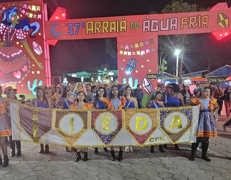 Prefeitura de Medeiros Neto abre 37º Arraiá do Água Fria com desfile junino das escolas públicas