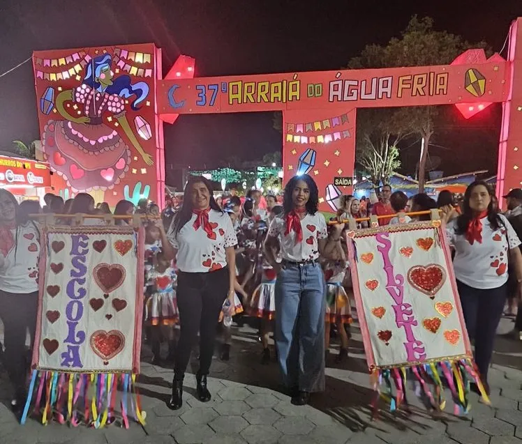 Prefeitura de Medeiros Neto abre 37º Arraiá do Água Fria com desfile junino das escolas públicas