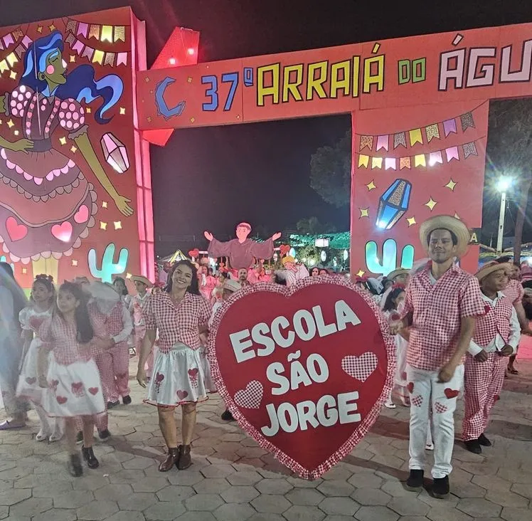 Prefeitura de Medeiros Neto abre 37º Arraiá do Água Fria com desfile junino das escolas públicas