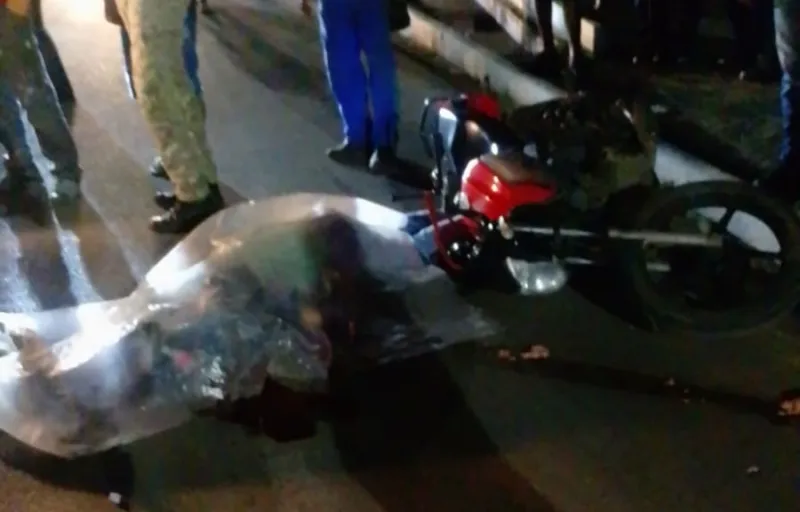 Motociclista tem cabeça esmagada por ônibus após colisão em Itabuna