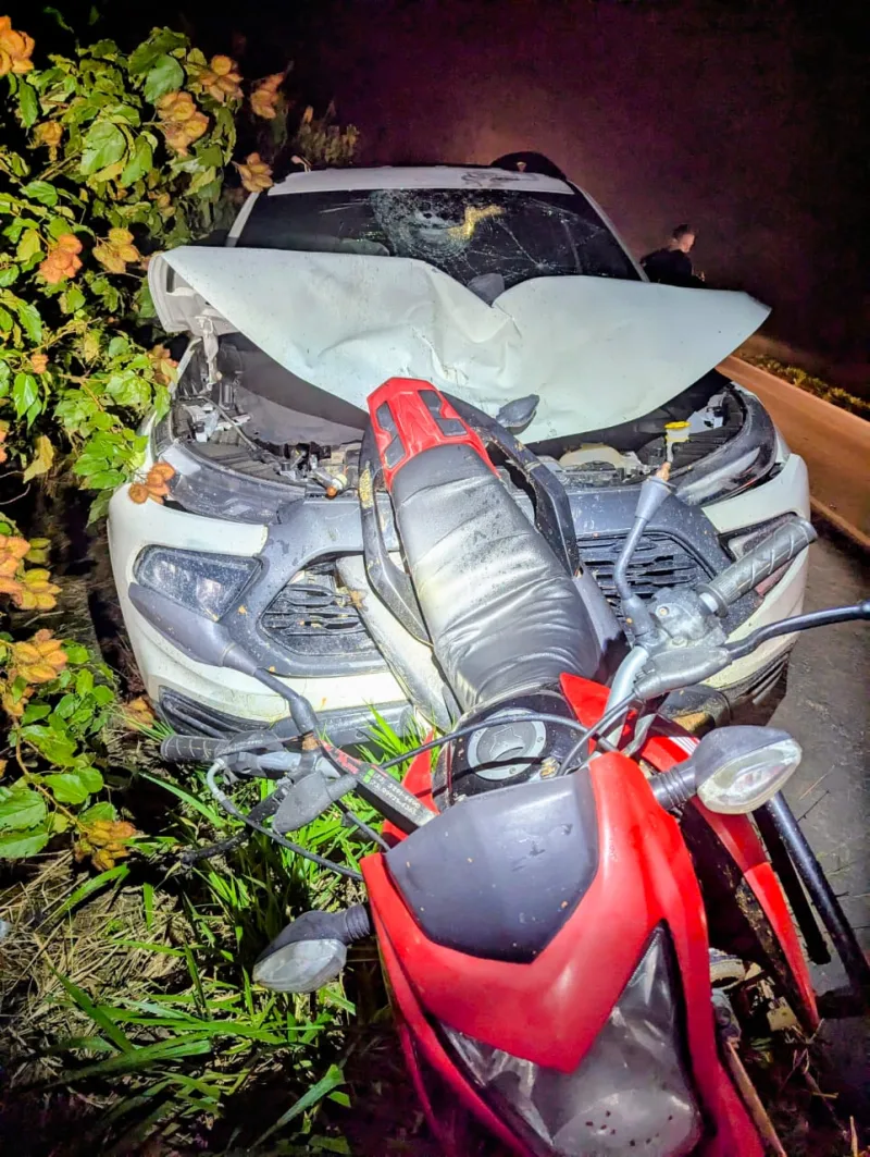 Motociclista sofre ferimentos graves em colisão traseira na BR-101, em Teixeira de Freitas