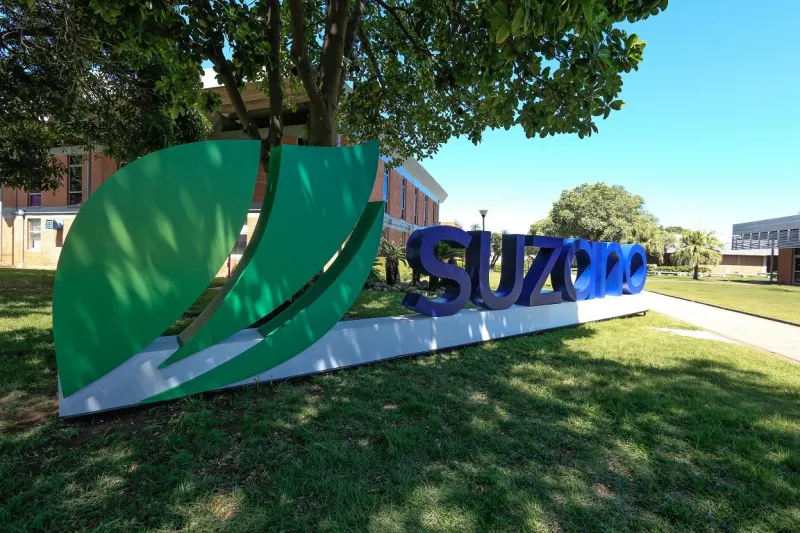 Suzano projeta retirar 200 mil pessoas da linha da pobreza  até 2030   e reforça compromissos  socioambientais
