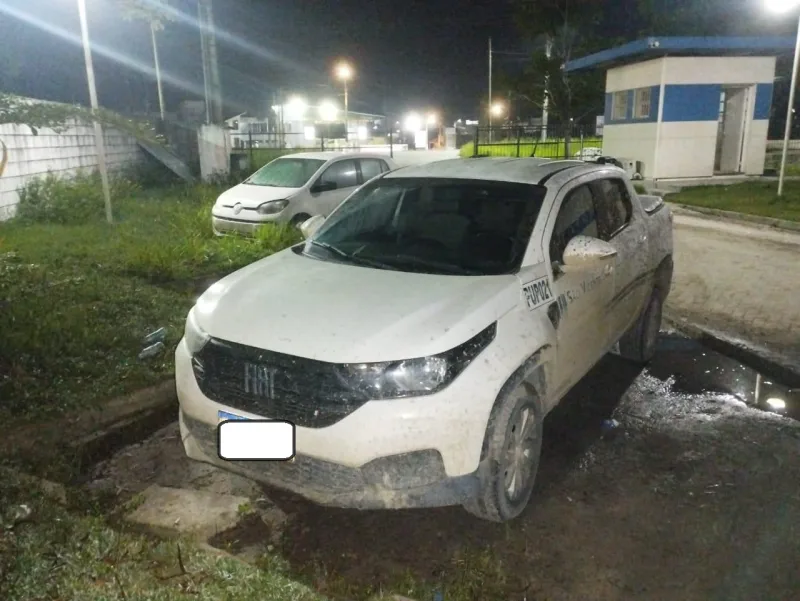 PMBA APREENDE SUBMETRALHADORA, VEÍCULOS E DROGAS NO EXTREMO SUL