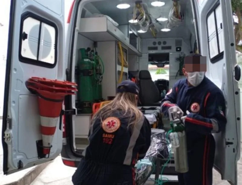 Mulher tem corpo queimado com acetona e fogo após briga em Teixeira de Freitas; Suspeita é procurada