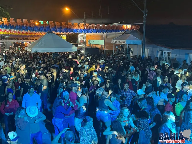 Recorde de público e presença política marcam segunda noite do 1º Arraiá Pé da Pedra de Lajedão