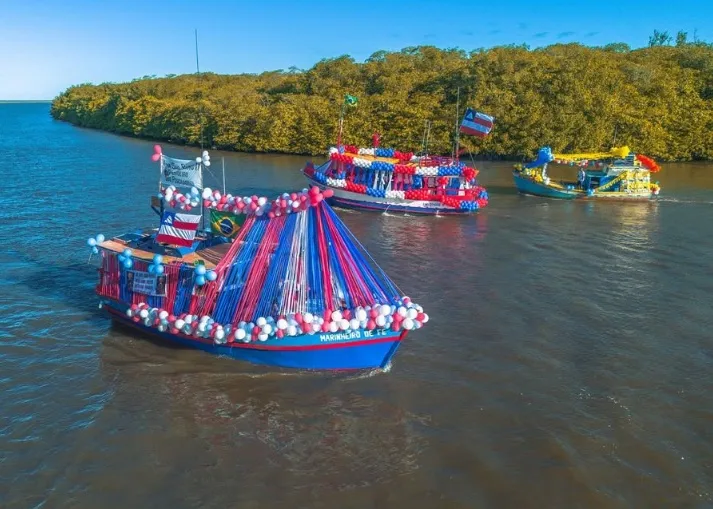 Barcos enfeitam o Rio Jucuruçu em emocionante homenagem a São Pedro, no Prado