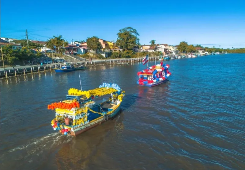 Barcos enfeitam o Rio Jucuruçu em emocionante homenagem a São Pedro, no Prado