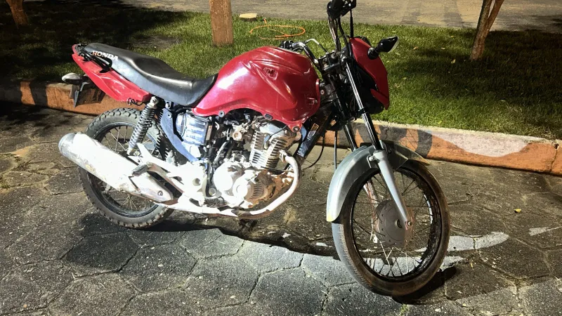 PM apreende motocicleta com sinais de adulteração em fazenda no interior de Vereda