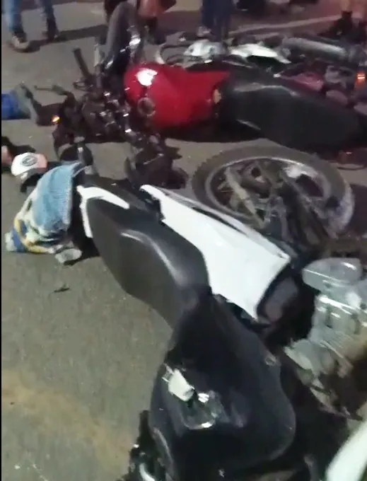 Colisão entre duas motos deixa duas mortes e uma criança ferida na BR-101 em Eunápolis
