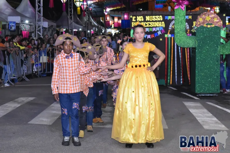 Concurso de Quadrilhas abre em grande estilo o 31º Arraiá da Curindiba e emociona Vereda