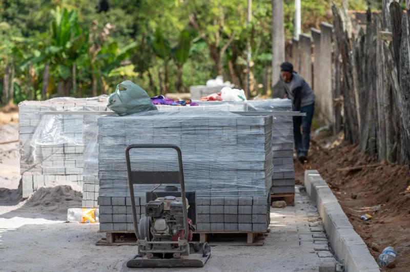 Obras de drenagem e pavimentação transformam a realidade de Duque de Caxias em Teixeira de Freitas