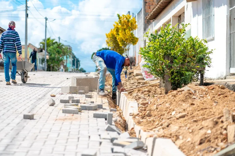 Obras de drenagem e pavimentação transformam a realidade de Duque de Caxias em Teixeira de Freitas
