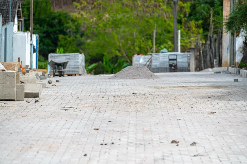 Obras de drenagem e pavimentação transformam a realidade de Duque de Caxias em Teixeira de Freitas