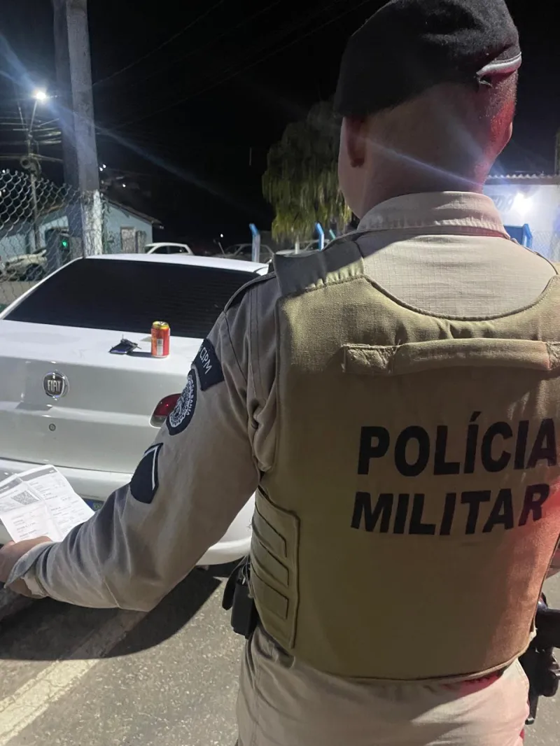 PM flagra e prende motorista por embriaguez ao volante em Vereda