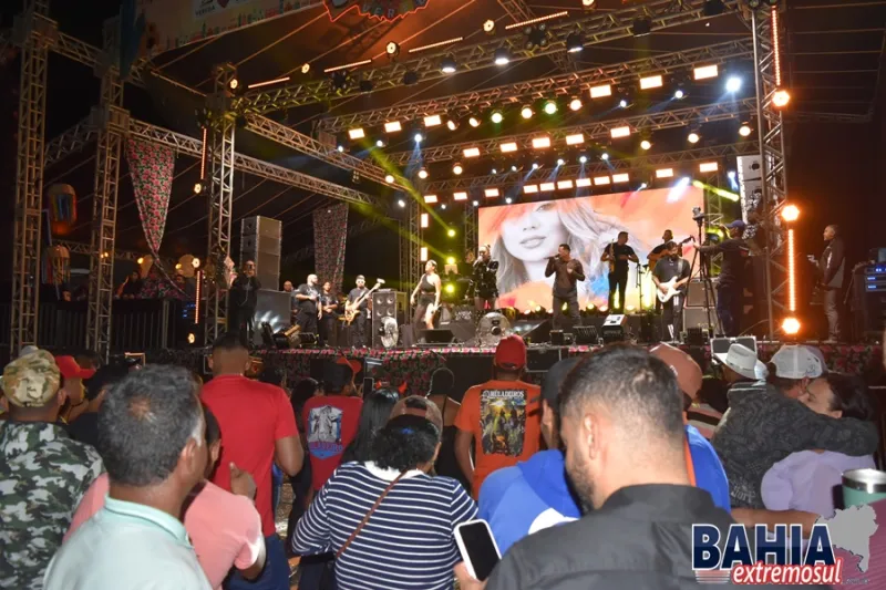 31º Arraiá da Curindiba: Segunda noite de shows aquece Vereda apesar do frio com grandes atrações