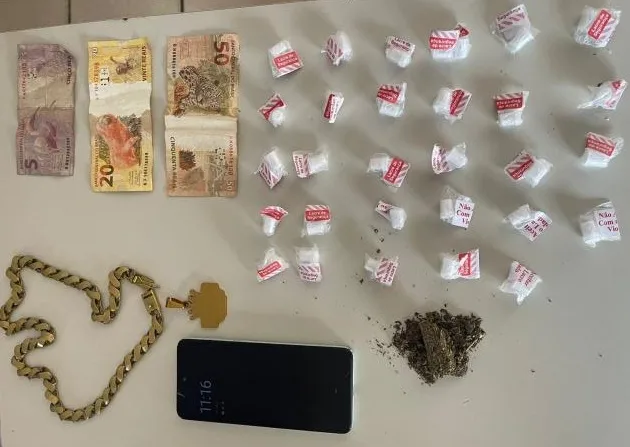 Traficante é preso com drogas perto da rodoviária de Nova Viçosa