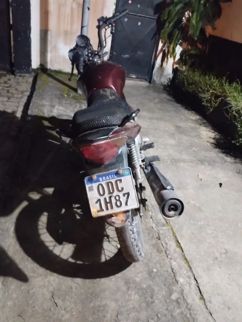 Motocicleta com restrição de furto é recuperada pela Polícia Militar em Teixeira de Freitas