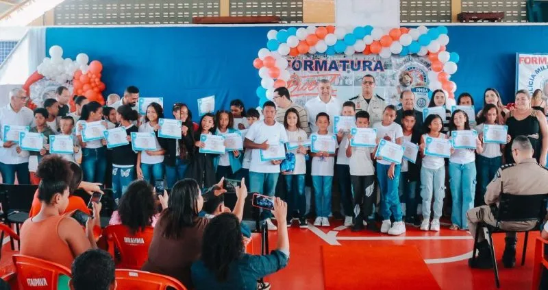 Formatura do PROERD celebra 198 alunos em Mucuri e reforça compromisso com a prevenção