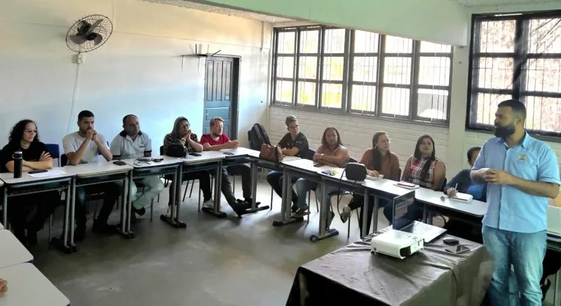 Mucuri promove capacitação para secretários escolares e reforça compromisso com educação de qualidade até 2028