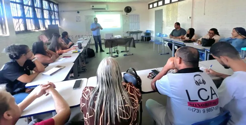 Mucuri promove capacitação para secretários escolares e reforça compromisso com educação de qualidade até 2028
