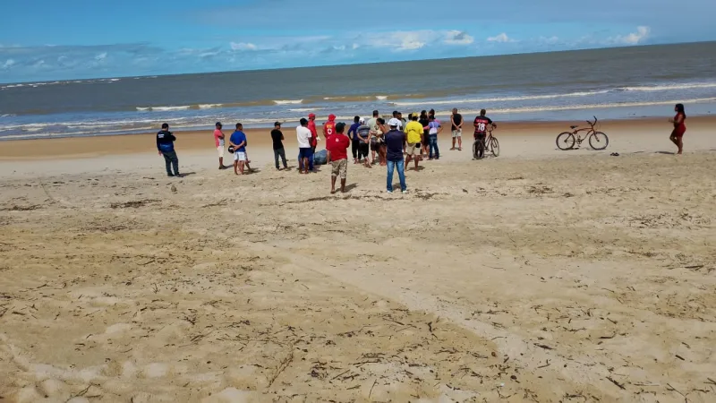 Tragédia em Nova Viçosa: Pai e filho se afogam em praia; corpo do genitor é localizado