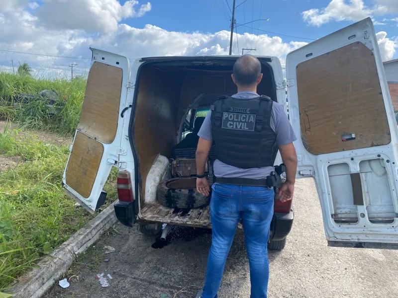 Polícia Civil desarticula esquema de desmanche e tráfico de armas em Eunápolis; suspeito é preso em flagrante