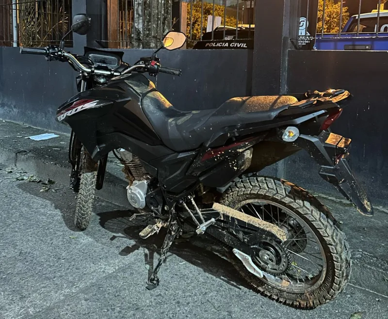 Homem é preso e moto roubada é recuperada em Itanhém