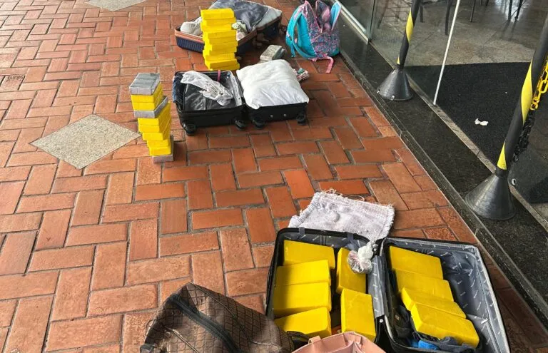 FICCO Bahia e PM interceptam trio com 30 kg de cocaína enviados do RJ para a BA