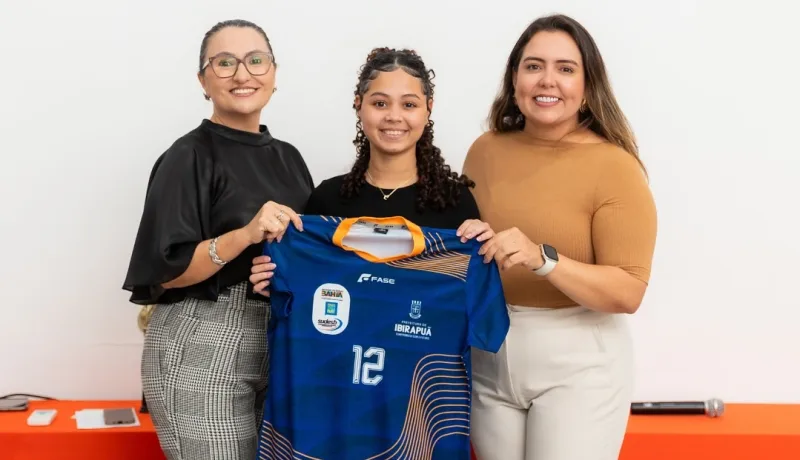 Prefeita Carla Chácara entrega uniformes e reforça compromisso com o esporte em Ibirapuã