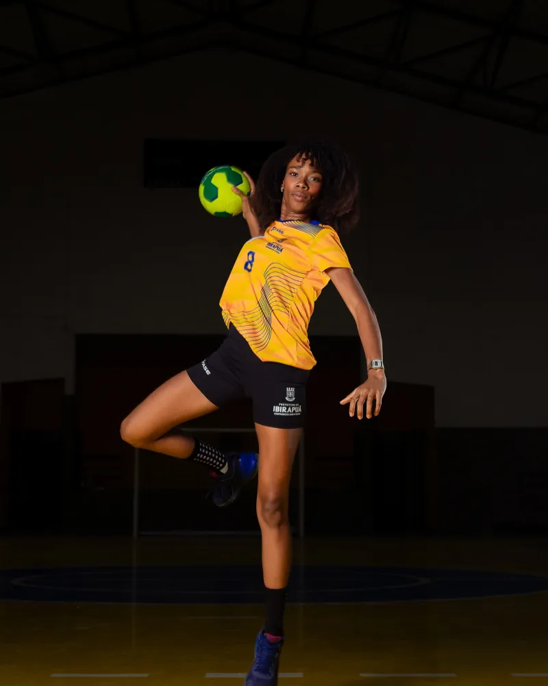 Prefeita Carla Chácara entrega uniformes e reforça compromisso com o esporte em Ibirapuã