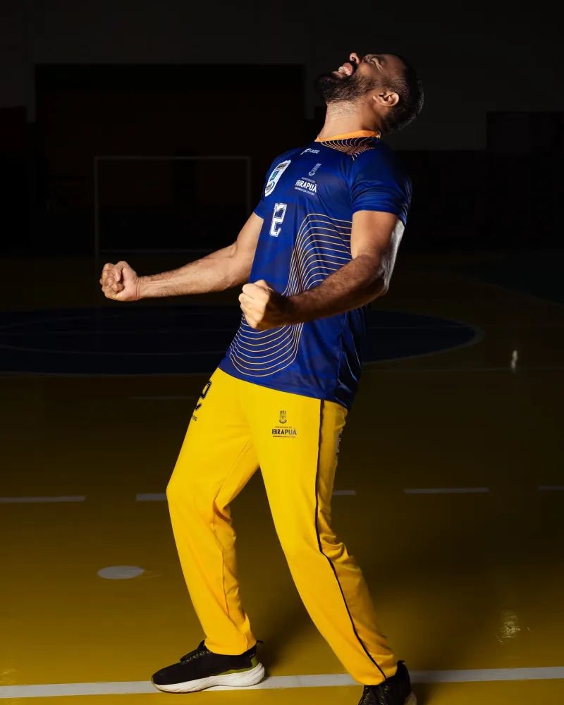 Prefeita Carla Chácara entrega uniformes e reforça compromisso com o esporte em Ibirapuã