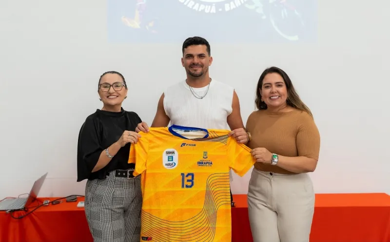 Prefeita Carla Chácara entrega uniformes e reforça compromisso com o esporte em Ibirapuã