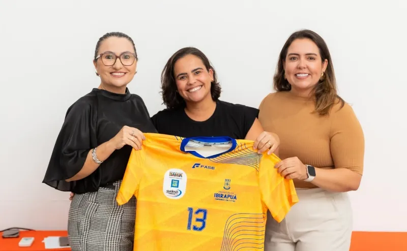 Prefeita Carla Chácara entrega uniformes e reforça compromisso com o esporte em Ibirapuã