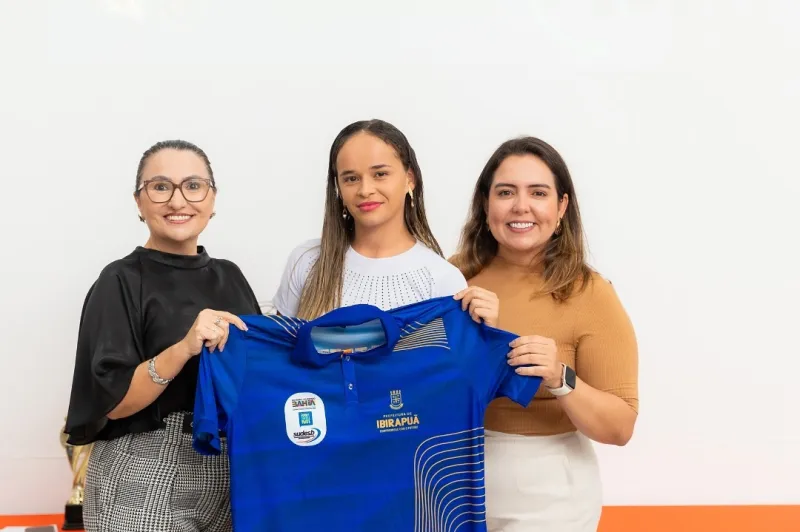 Prefeita Carla Chácara entrega uniformes e reforça compromisso com o esporte em Ibirapuã
