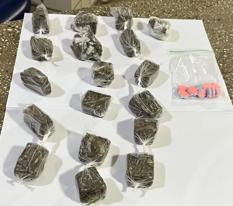 PM prende homem em Teixeira de Freitas com maconha e comprimidos de êxtase