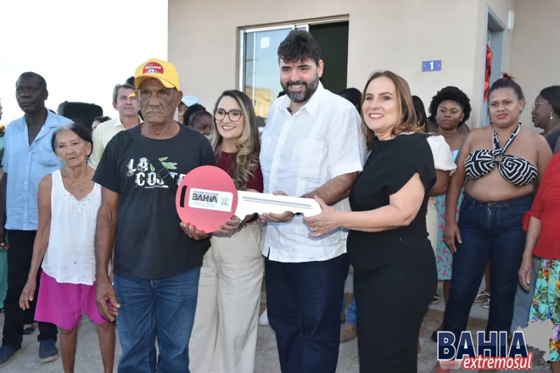 Ibirapuã celebra entrega de 18 novas casas no bairro Toni Pinto