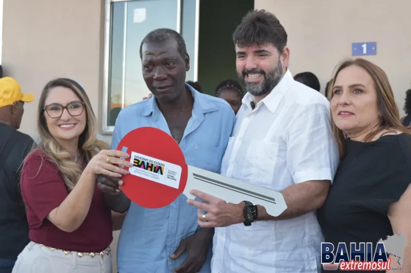 Ibirapuã celebra entrega de 18 novas casas no bairro Toni Pinto