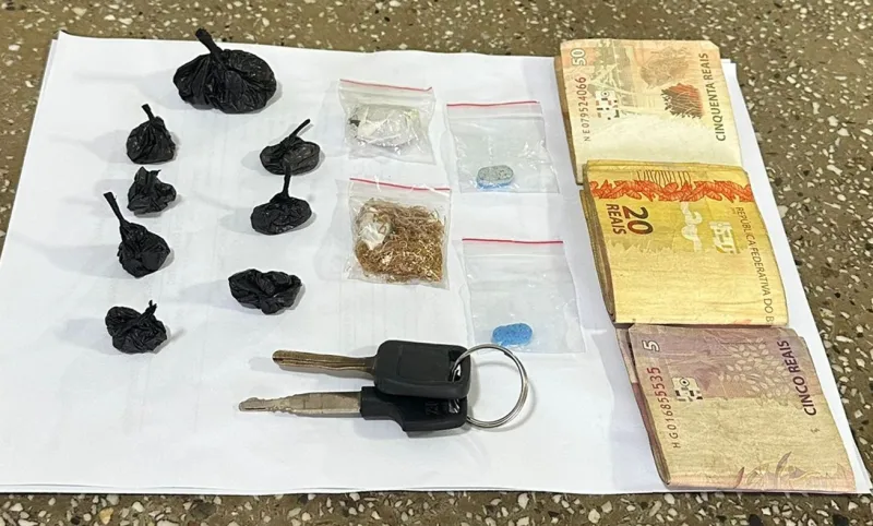 PM prende suspeito de tráfico de drogas em Teixeira de Freitas