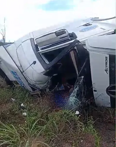 caminhoneiro perde a vida  após carreta tombar na BR 101  na “Curva da Morte”  em Itabela