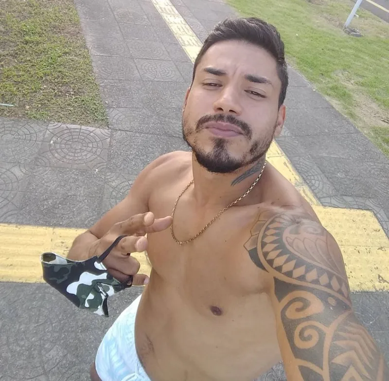 Ex-namorado agride mulher e rasga sua blusa em ataque violento no centro de Itabuna