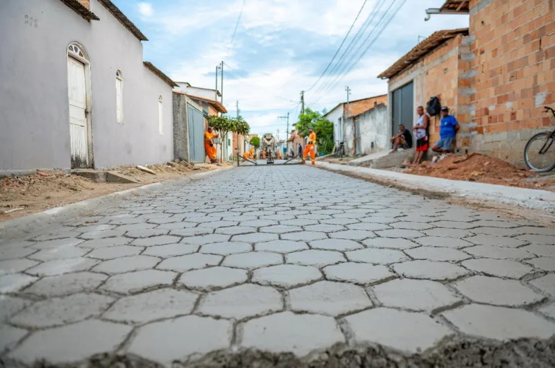 Teixeira de Freitas avança com obras de pavimentação no bairro Liberdade II