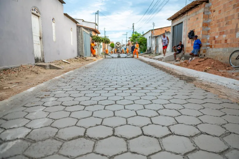Teixeira de Freitas avança com obras de pavimentação no bairro Liberdade II