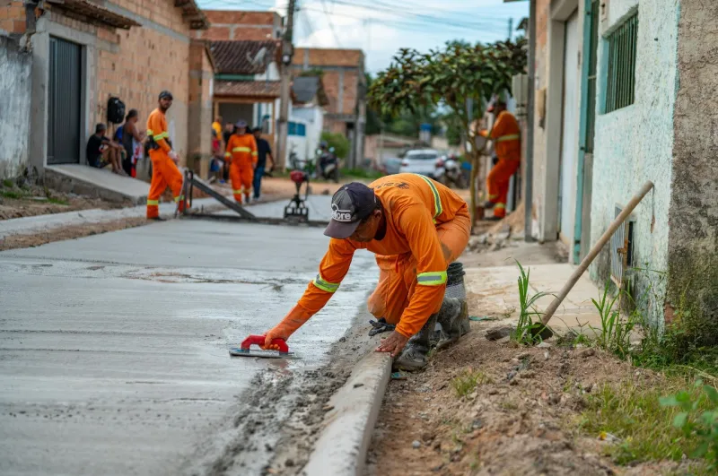 Teixeira de Freitas avança com obras de pavimentação no bairro Liberdade II