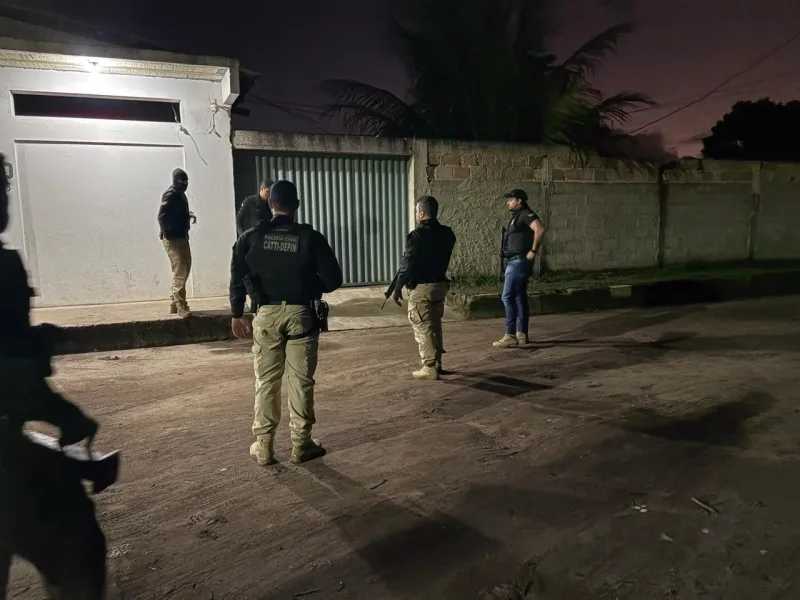Polícias Civil e Militar unem forças em operação contra o tráfico em Prado-BA
