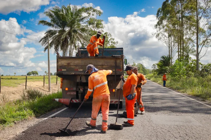Manutenção da BA-489 entre Itamaraju e Jucuruçu reforça compromisso com a mobilidade e segurança na região