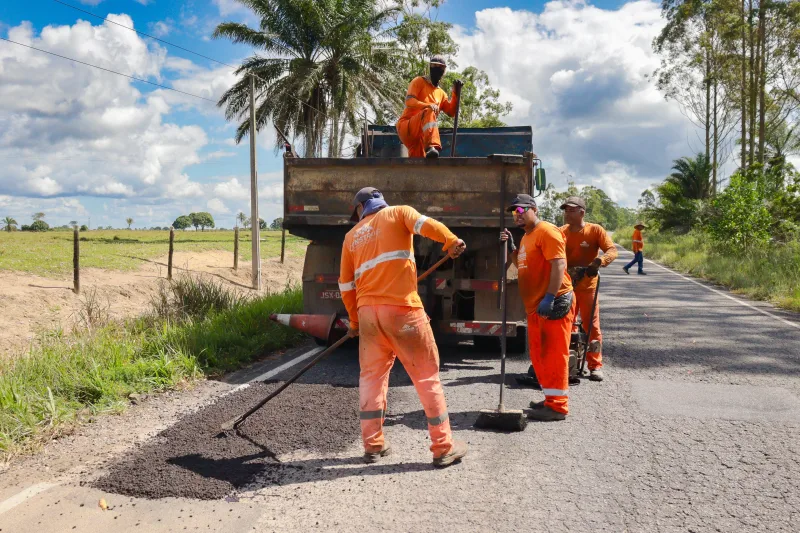 Manutenção da BA-489 entre Itamaraju e Jucuruçu reforça compromisso com a mobilidade e segurança na região