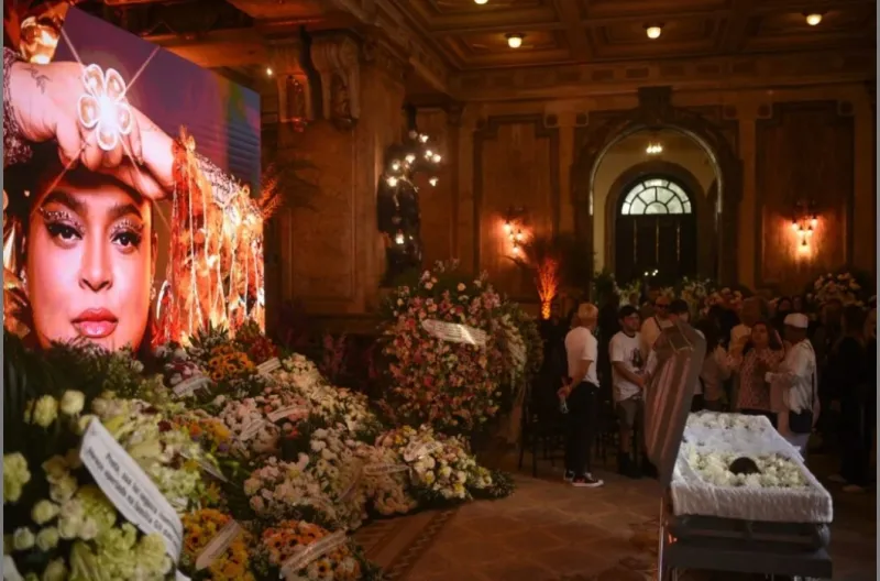 Familiares e amigos dão o último adeus a Preta Gil no Theatro Municipal do Rio de Janeiro