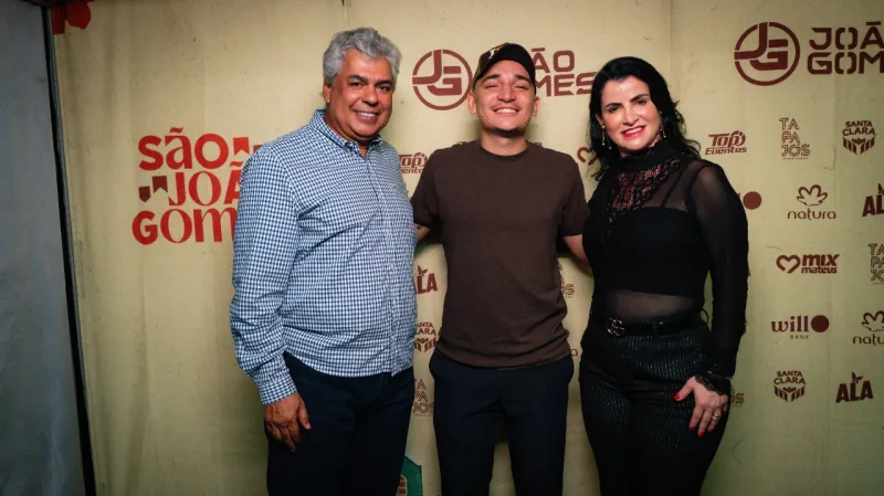 Forró do Asfalto 2025 abre em grande estilo em Nova Viçosa com show de João Gomes e apresentações de quadrilhas juninas