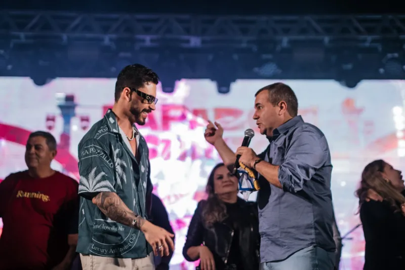 Sol nasceu e a festa não parou: Lajedão vive madrugada histórica com praça lotada e grandes shows na 2ª noite da Festa do Gado Forte
